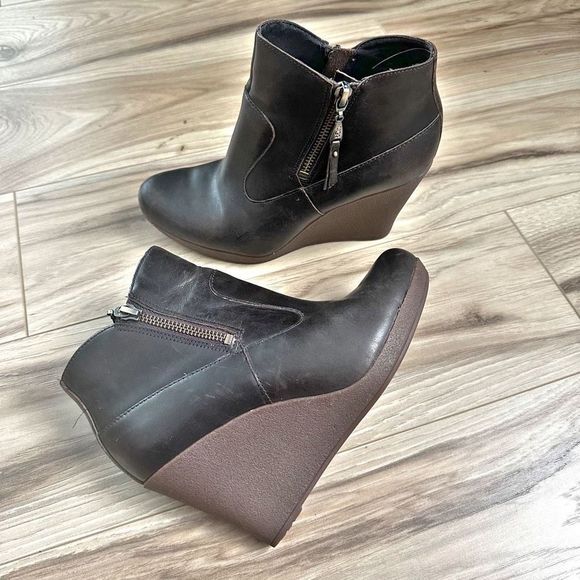 UGG | Meredith Wedge Heel Leather Booties Ankle Boots Brown | Size 7 - Picture 2 of 12